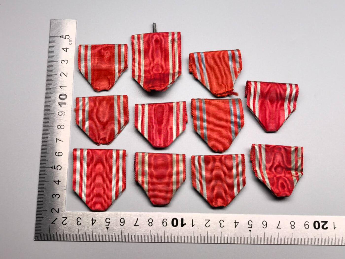 小驴勋章奖章收藏1月10日周六晚六点拍卖（珍爱和平，收藏战争，铭记历史，勿忘国耻，忠党爱国。有偿代拍，送拍规则在简介最后，参拍须阅读规则后再参拍，关系到运费包装发货时效真假辨别等关键信息，拍卖时不再发原图，看大图店主微信码在拍卖店铺介绍里） 赤十字社绶带一组11个