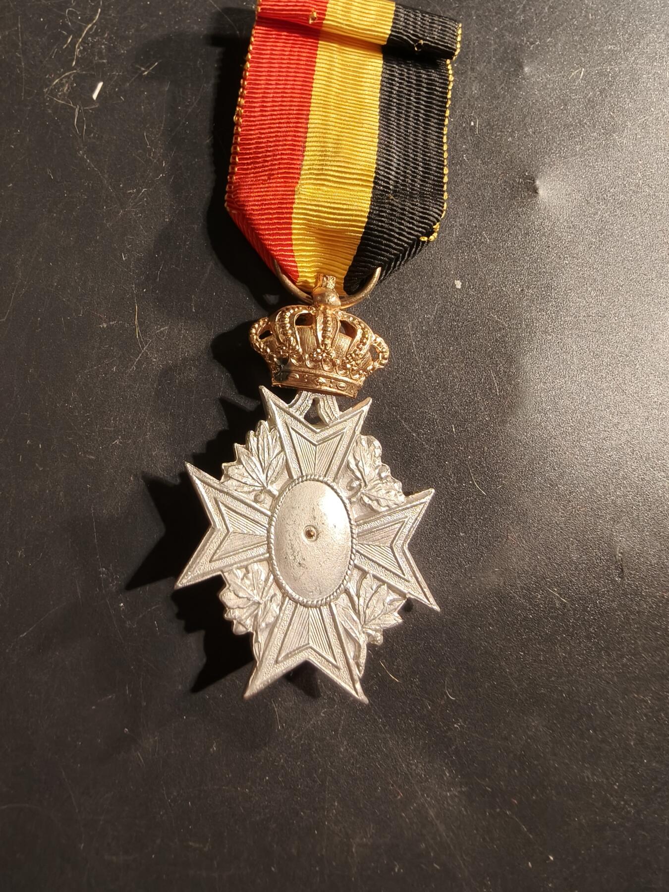 老王徽章第175期 比利时金级工业特别勋章