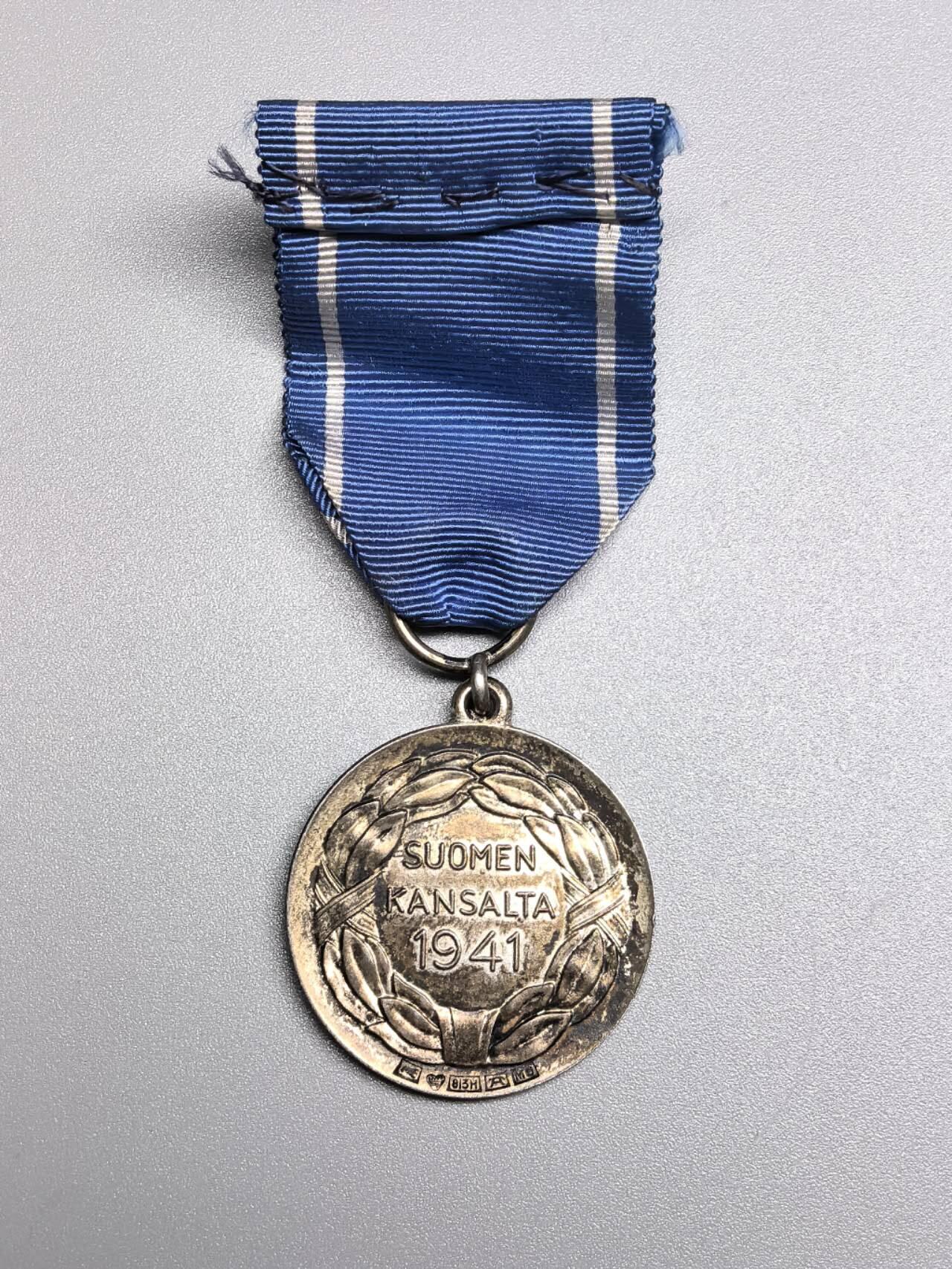 小驴勋章奖章收藏1月10日周六晚六点拍卖（珍爱和平，收藏战争，铭记历史，勿忘国耻，忠党爱国。有偿代拍，送拍规则在简介最后，参拍须阅读规则后再参拍，关系到运费包装发货时效真假辨别等关键信息，拍卖时不再发原图，看大图店主微信码在拍卖店铺介绍里）