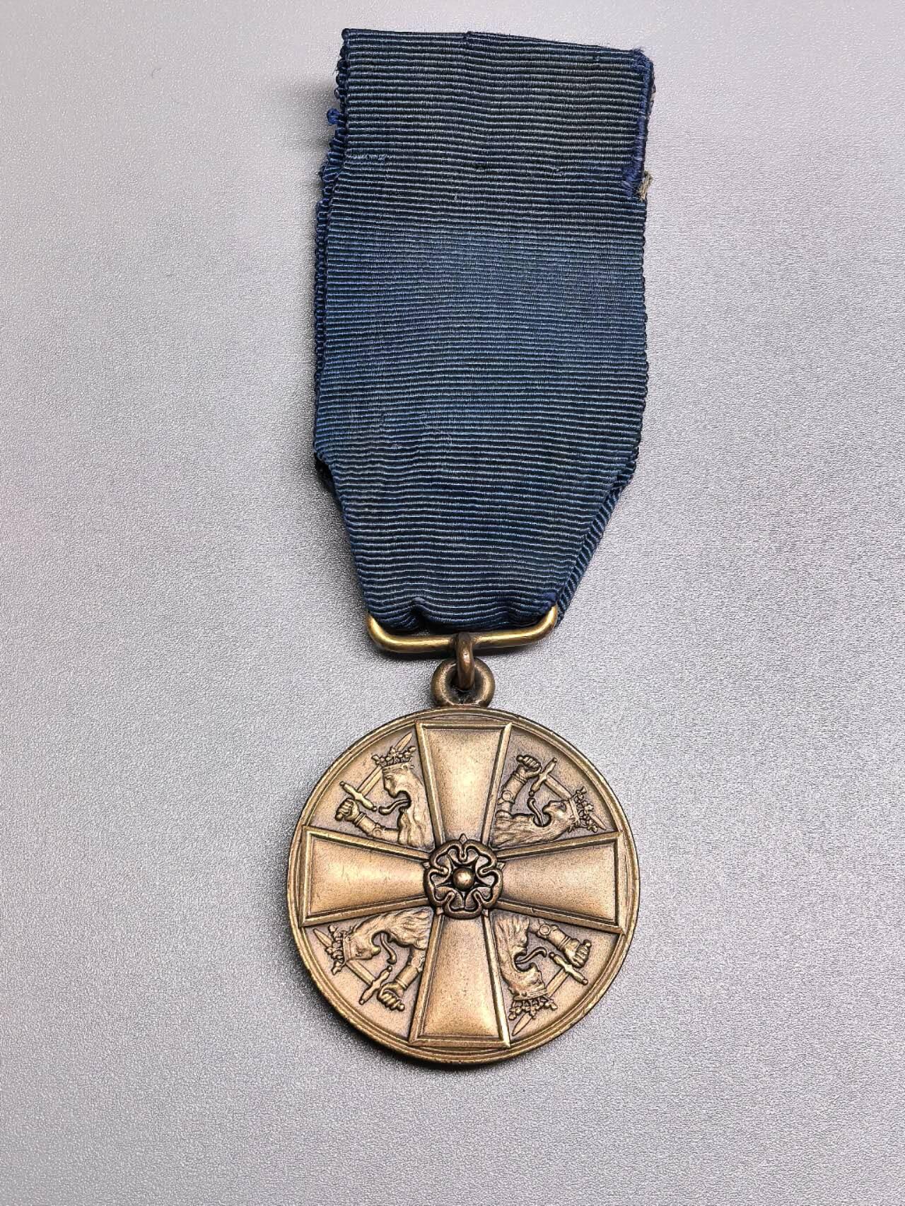 小驴勋章奖章收藏1月10日周六晚六点拍卖（珍爱和平，收藏战争，铭记历史，勿忘国耻，忠党爱国。有偿代拍，送拍规则在简介最后，参拍须阅读规则后再参拍，关系到运费包装发货时效真假辨别等关键信息，拍卖时不再发原图，看大图店主微信码在拍卖店铺介绍里）