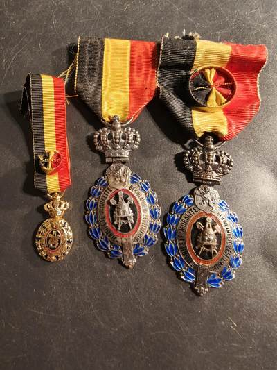 老王徽章第175期 - 比利时银级劳工奖章2枚+金级迷你章一组