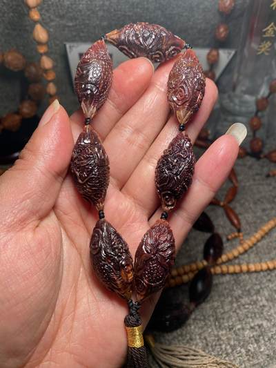 苏工名家王红秋个人作品展示 - 福利老苏工核雕，纯手工雕刻，紫核七龙珠手串个性十足，等待有缘人，市场无同款，尺寸1。7x3.7喜欢的来呀