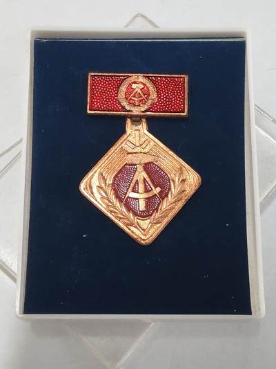 韵星假日拍卖第三十六期 -- Rimey Holidays Auction 36 - 民主德国个人劳动荣誉奖章带原盒