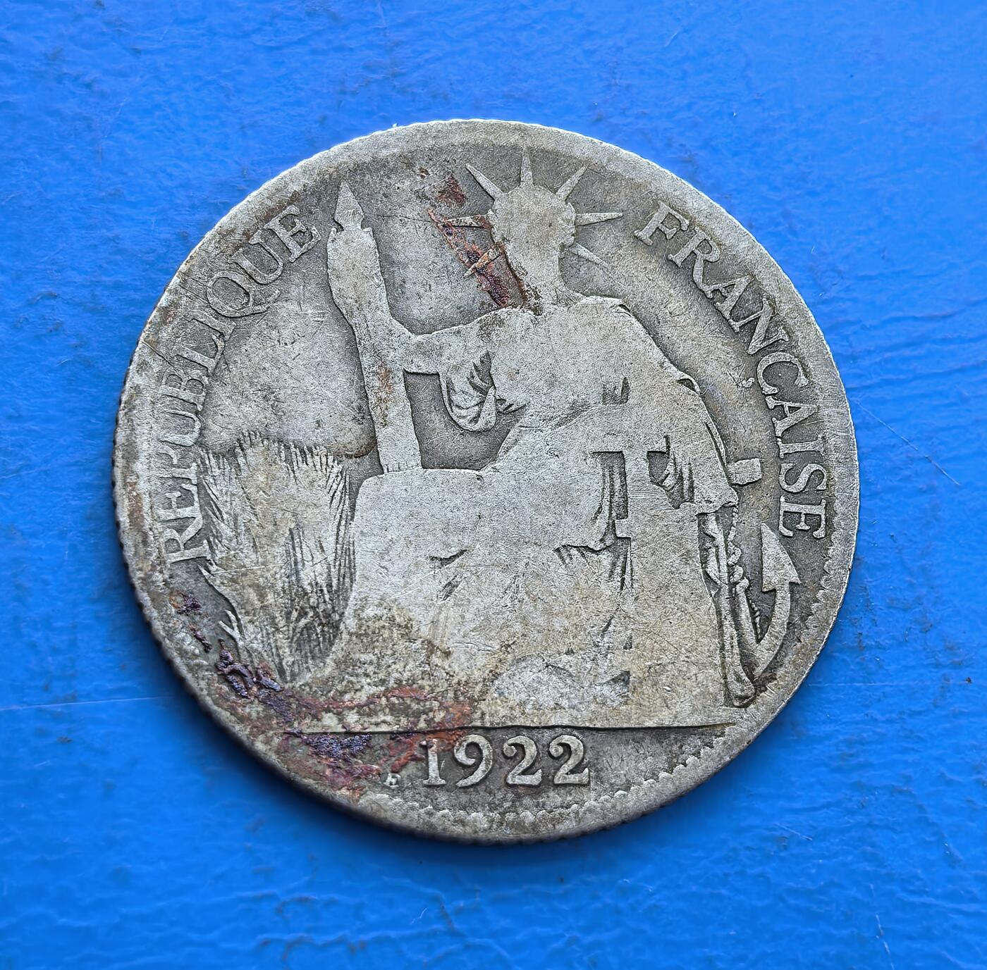 外国优质银币非洲美洲币，周六九点倒数截拍，满百包邮，持续收拍 法属印支1922 年坐洋20分银币纯银价65元，正面是手持火炬的自由女神像，背面花环环绕，是殖民时期流通币，年份清晰、历史感足，收藏中常见的经典老银币。