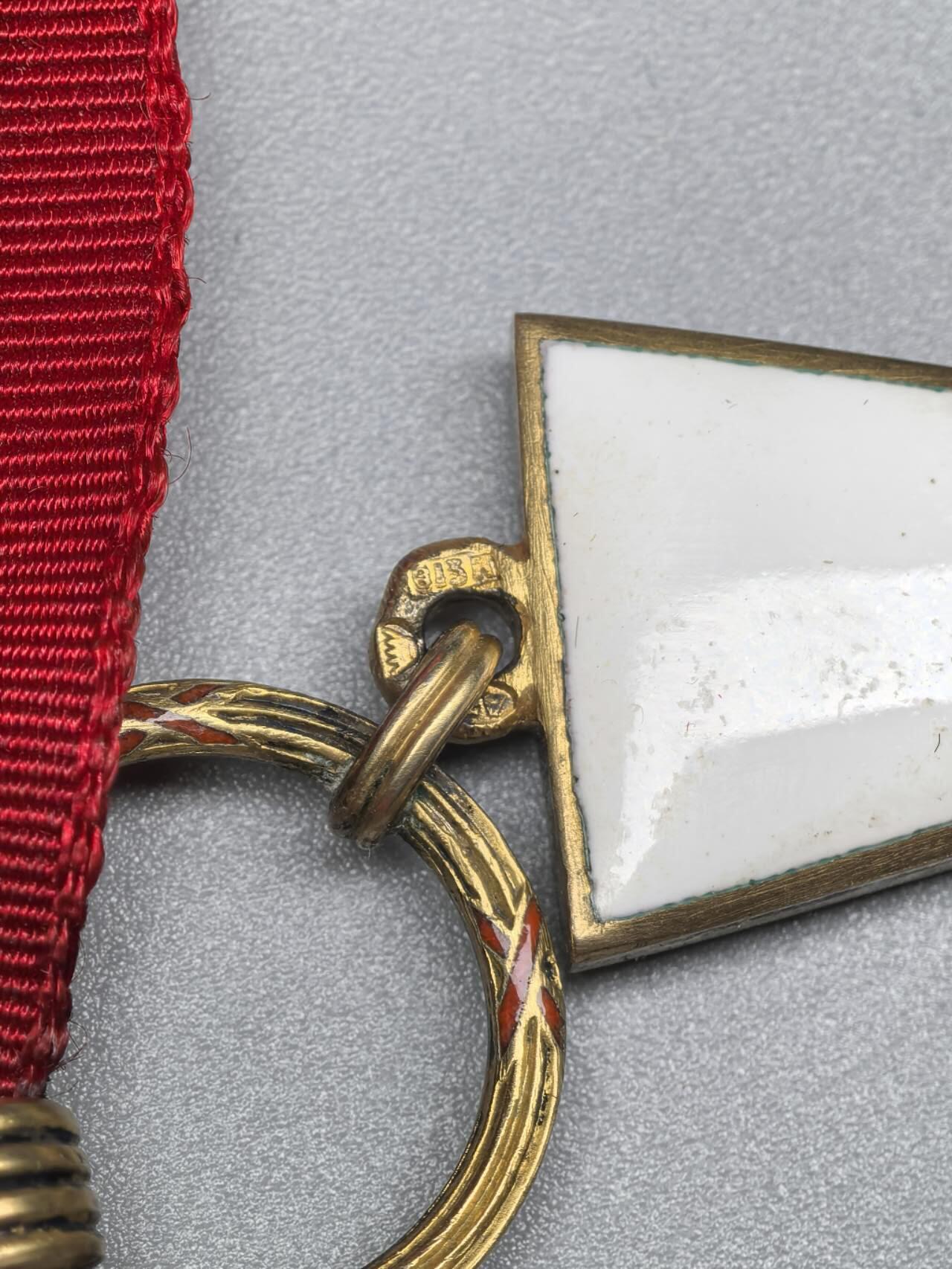 小驴勋章奖章收藏1月10日周六晚六点拍卖（珍爱和平，收藏战争，铭记历史，勿忘国耻，忠党爱国。有偿代拍，送拍规则在简介最后，参拍须阅读规则后再参拍，关系到运费包装发货时效真假辨别等关键信息，拍卖时不再发原图，看大图店主微信码在拍卖店铺介绍里）