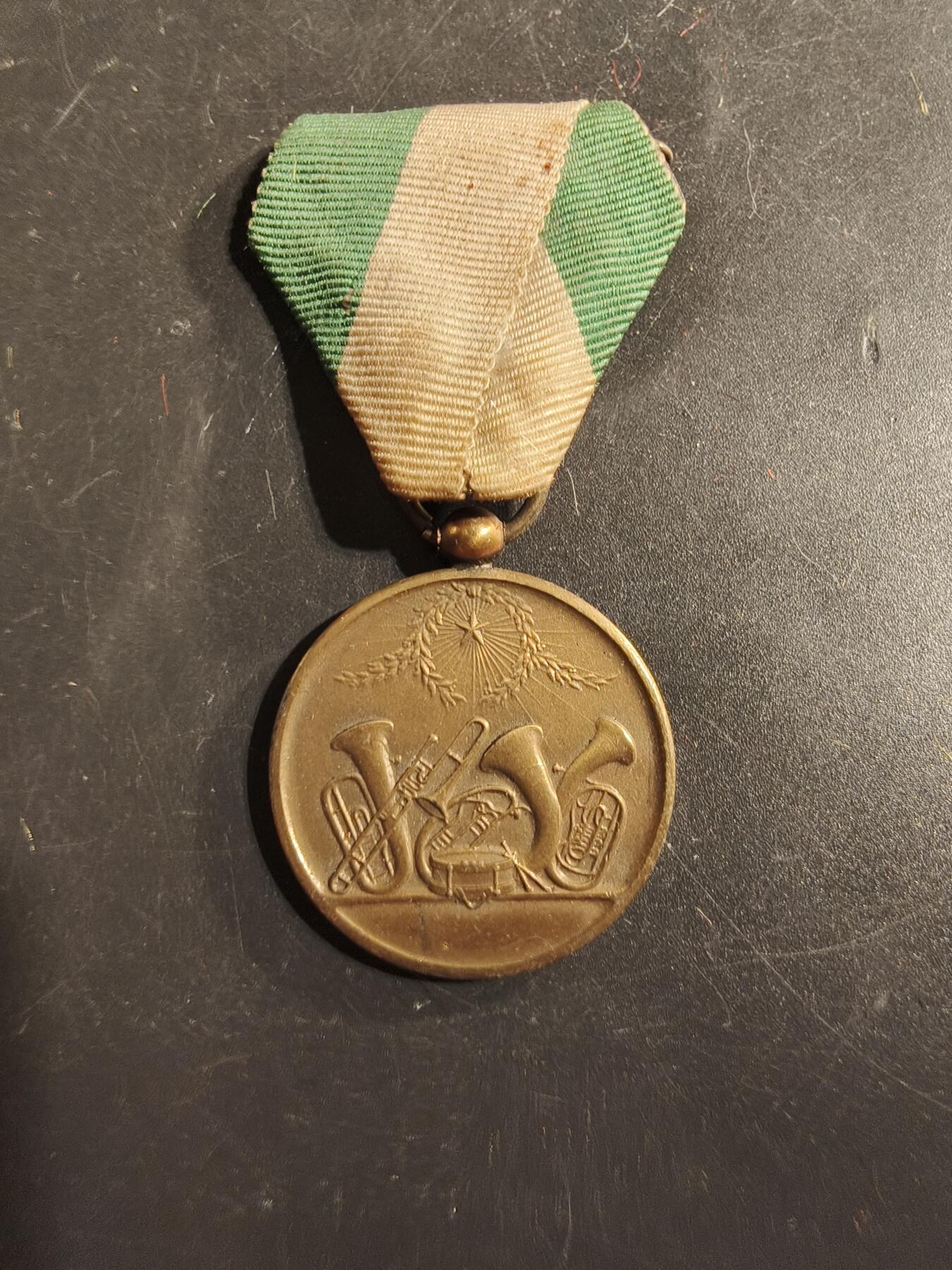 老王徽章第175期 比利时奥贝尔皇家管弦乐团成立百年纪念章