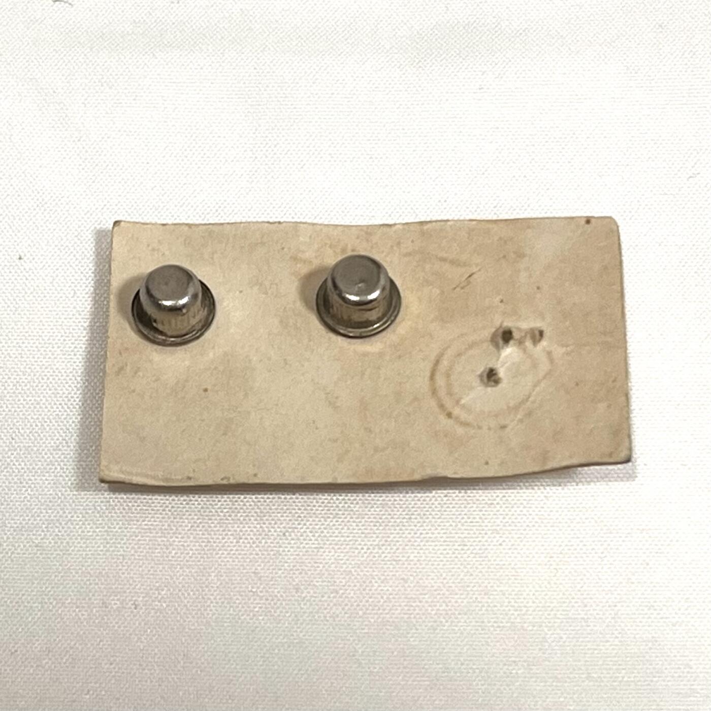 韵星假日拍卖第三十六期 -- Rimey Holidays Auction 36 国防部证章一枚