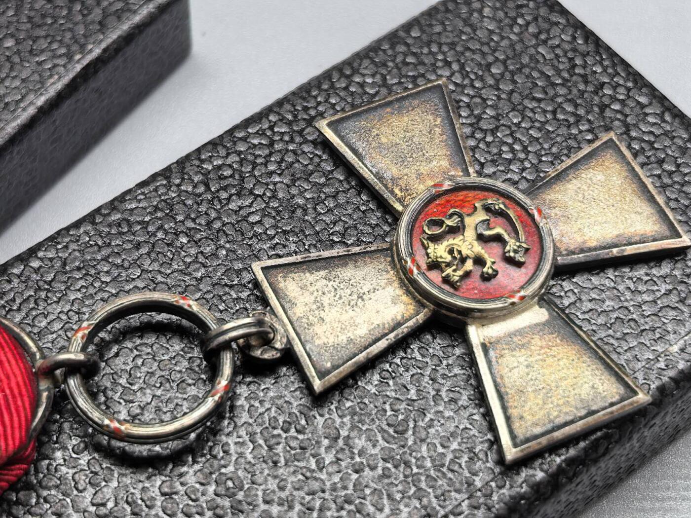 小驴勋章奖章收藏1月10日周六晚六点拍卖（珍爱和平，收藏战争，铭记历史，勿忘国耻，忠党爱国。有偿代拍，送拍规则在简介最后，参拍须阅读规则后再参拍，关系到运费包装发货时效真假辨别等关键信息，拍卖时不再发原图，看大图店主微信码在拍卖店铺介绍里）