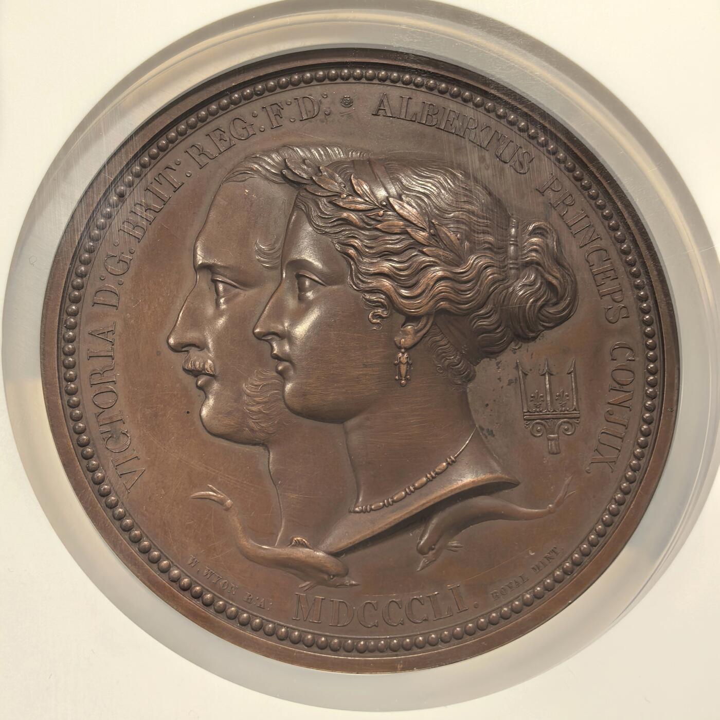 博洋堂世界钱币拍卖第156期（全场包邮） NGC UNC 英国1851年世博会council纪念章，89mm大铜章，330克大重量，边铭刻有受颁公司，表面轻微清理痕迹，整体品相不错。经典品种，铸造量非常少。