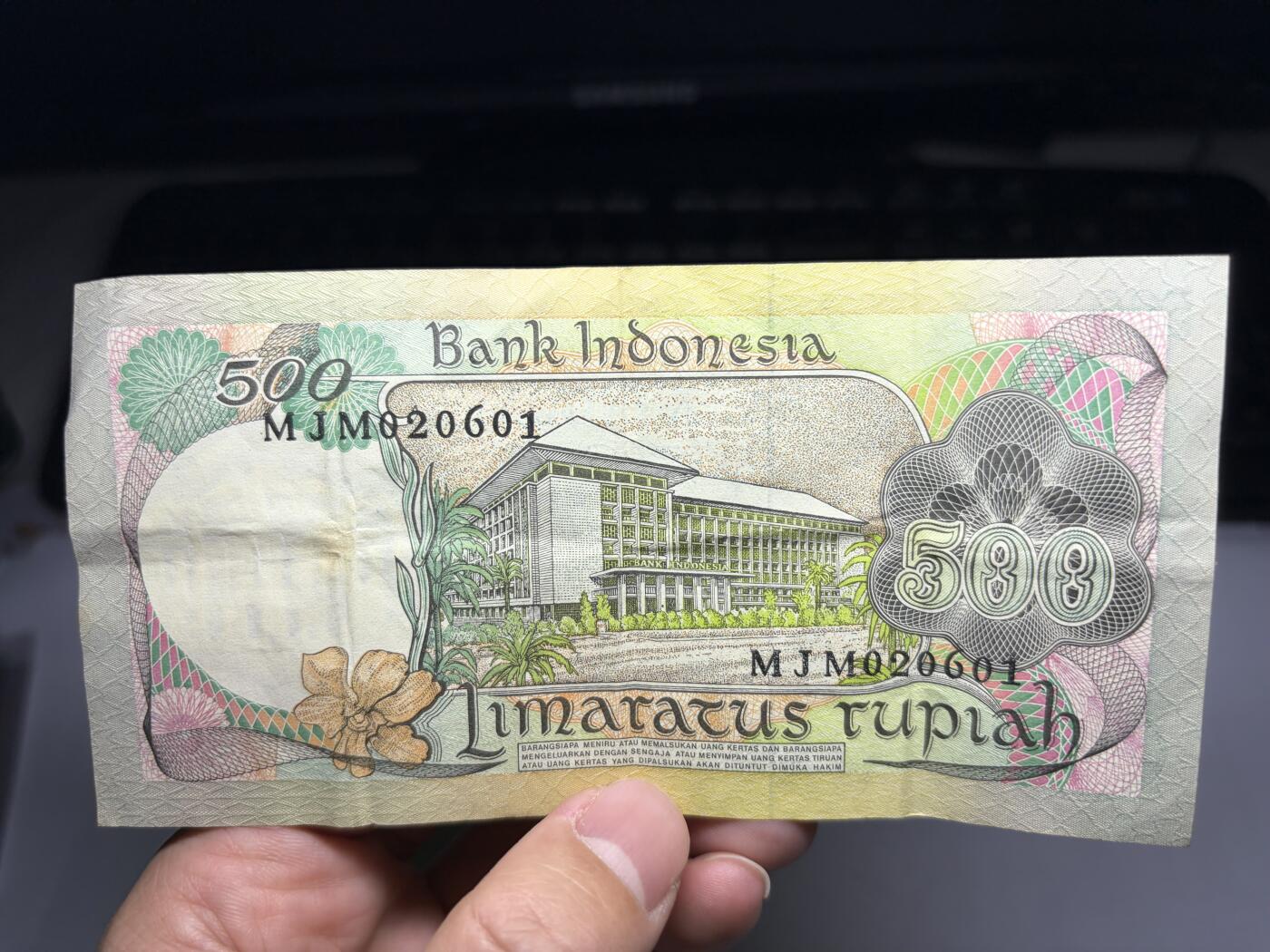 2026年集古藏今外币拍卖第一期-第3场—（总第300拍-纸币专场），本期拍完结算一次，发货时间2-3天，休息几天后继续新的一期拍卖。 1977年印尼500盾