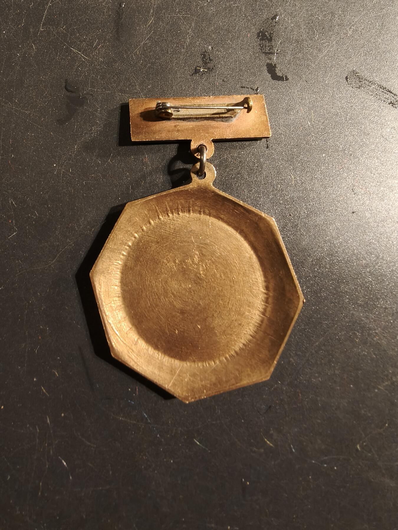 老王徽章第175期 波兰基础矿业学校奖章