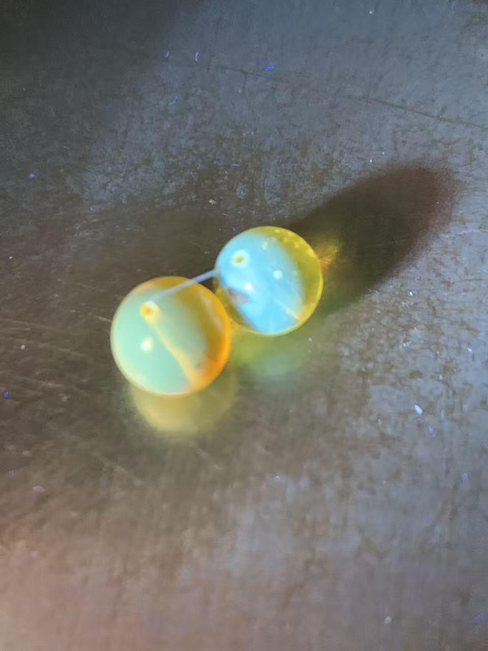 天然金珀通货圆珠一对，