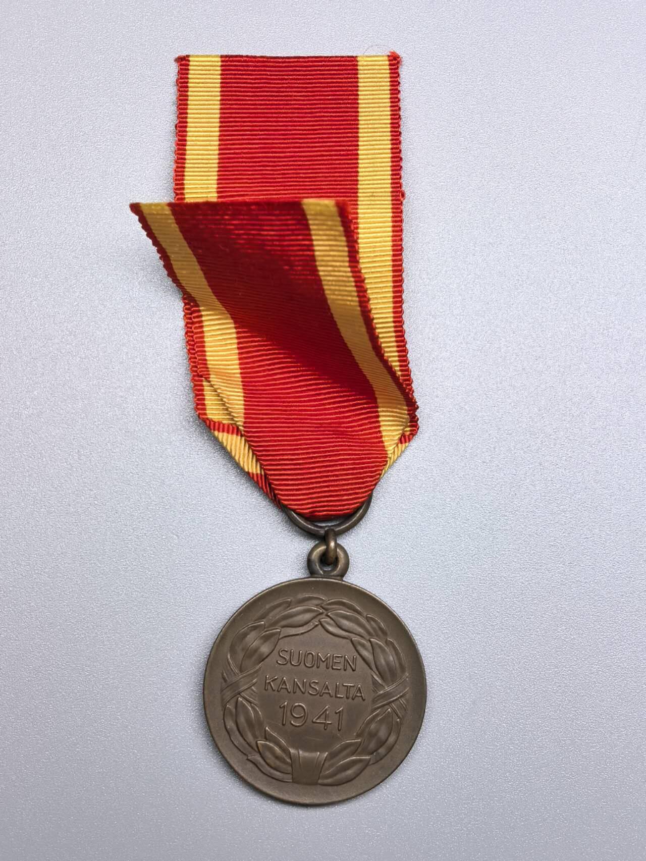 小驴勋章奖章收藏1月10日周六晚六点拍卖（珍爱和平，收藏战争，铭记历史，勿忘国耻，忠党爱国。有偿代拍，送拍规则在简介最后，参拍须阅读规则后再参拍，关系到运费包装发货时效真假辨别等关键信息，拍卖时不再发原图，看大图店主微信码在拍卖店铺介绍里）