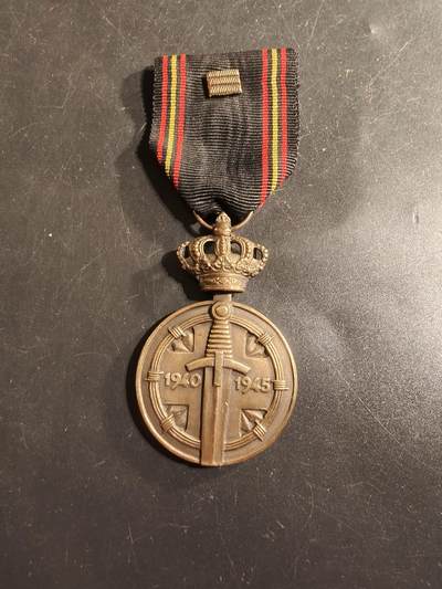 老王徽章第175期 - 比利时1940-1945年战俘纪念章     多服役条