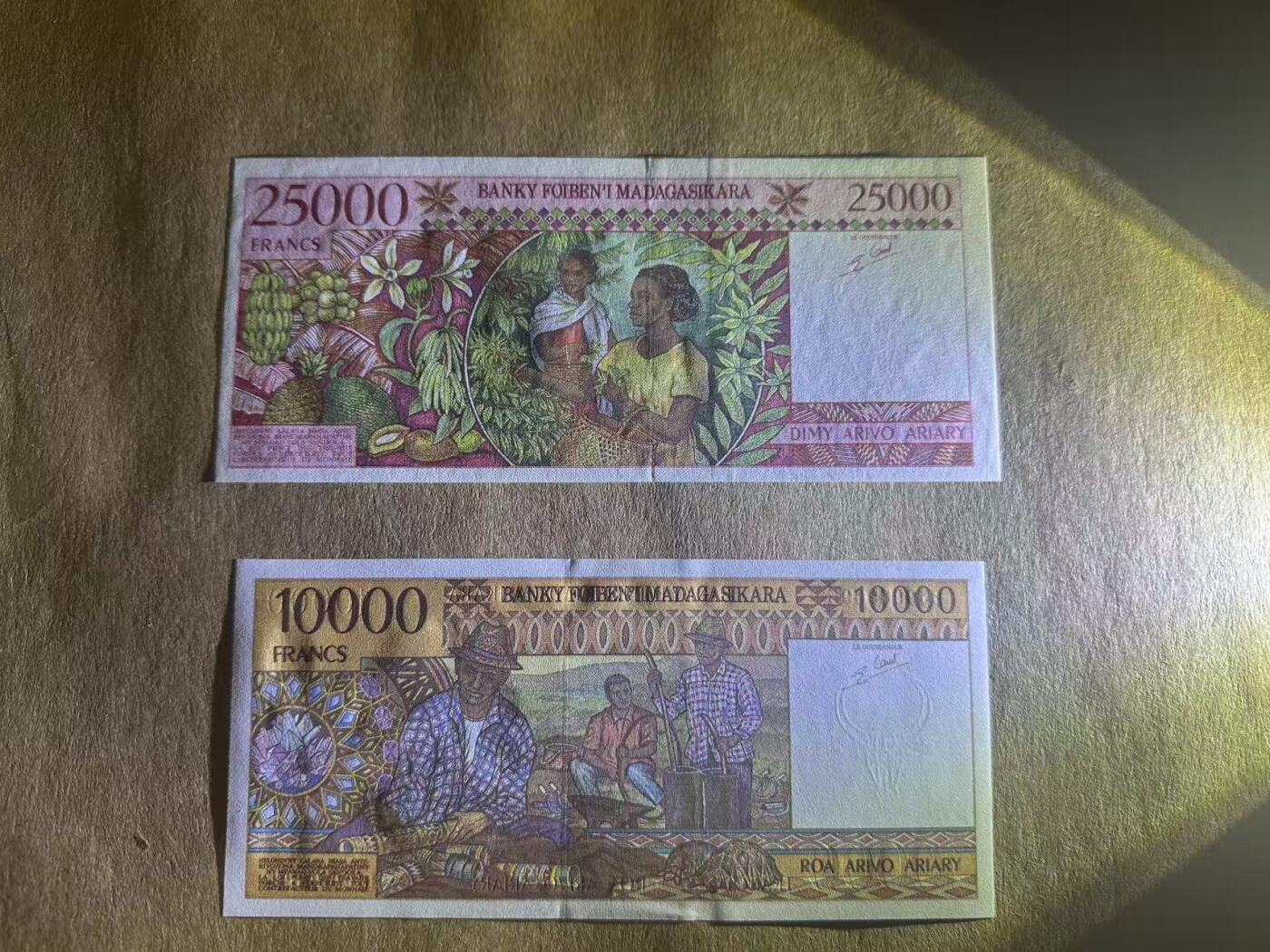 【礼羽收藏】🌏世界钱币拍卖第119期 1998年马达加斯加25000法郎＆1995年马达加斯加10000法郎，两张靓号，全新UNC，品相如图