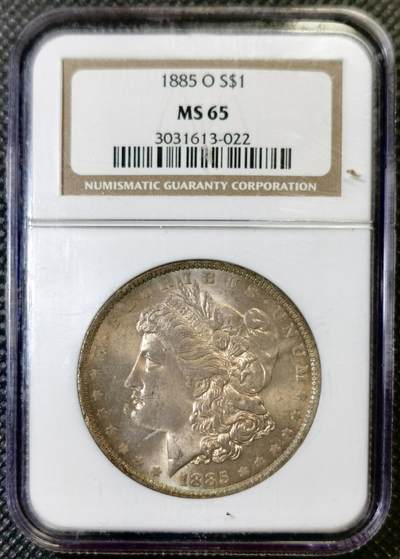 “甄选寰宇 · 臻藏岁华”新年精品场（直播拍卖）-甄臻铺-世界币章拍卖（第47期）送拍享返佣金等优惠多多 - NGC-MS65 1885-O年美国摩根银币，重香槟彩，蓝色环彩