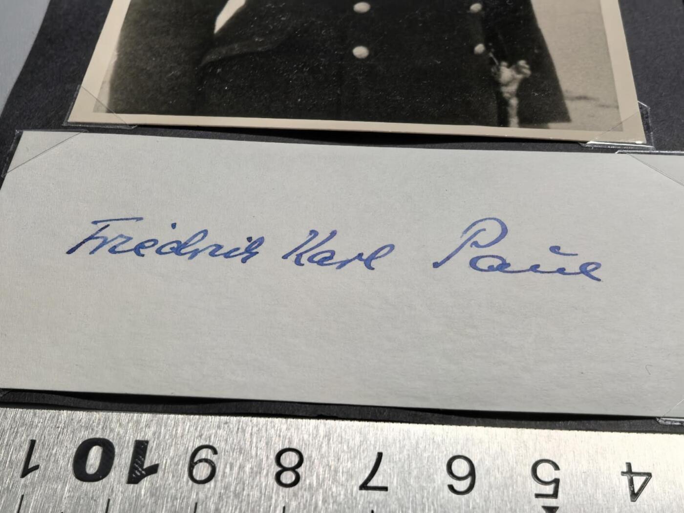 小驴勋章奖章收藏1月10日周六晚六点拍卖（珍爱和平，收藏战争，铭记历史，勿忘国耻，忠党爱国。有偿代拍，送拍规则在简介最后，参拍须阅读规则后再参拍，关系到运费包装发货时效真假辨别等关键信息，拍卖时不再发原图，看大图店主微信码在拍卖店铺介绍里）