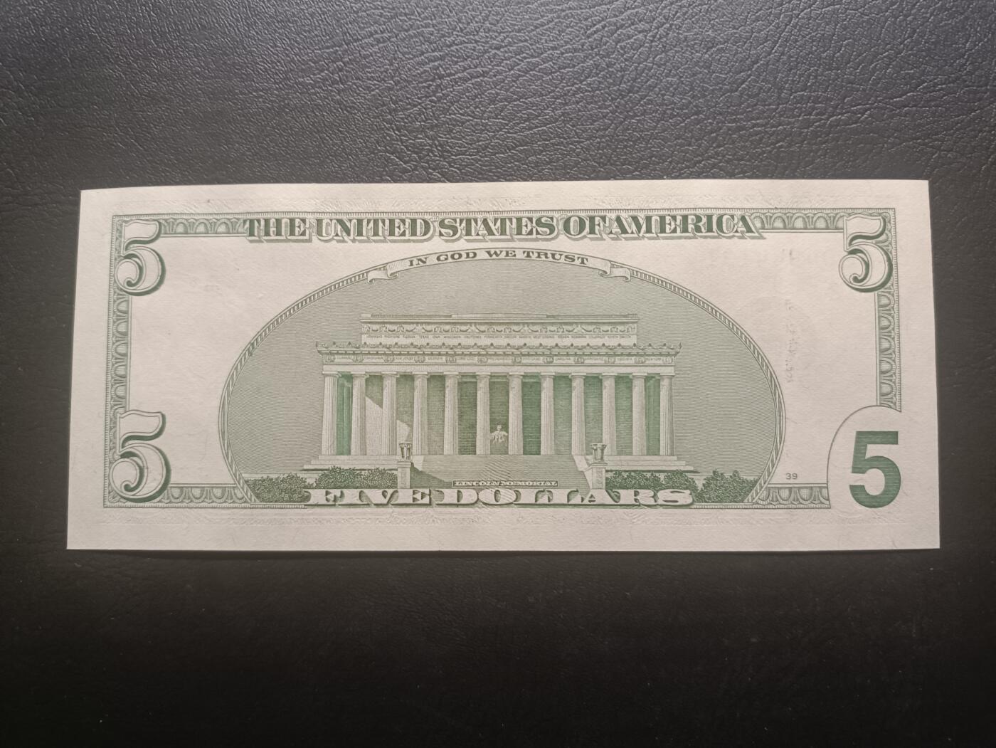 2026一月第二期，总212期 美国2001年版5元UNC，少见星补号