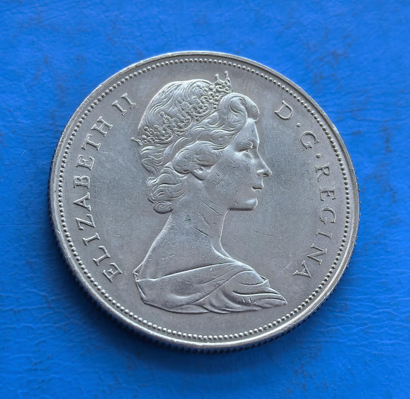 外国优质银币非洲美洲币，周六九点倒数截拍，满百包邮，持续收拍 加拿大1968 年 1 元币，正面是伊丽莎白二世像，背面展现原住民独木舟场景，还原加拿大本土文化风貌，币面细节生动，兼具历史人文与收藏价值