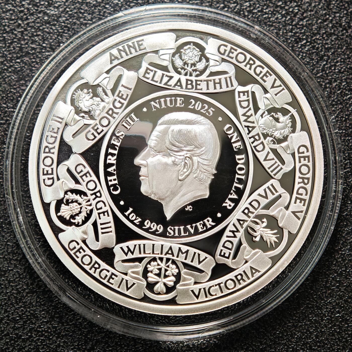 【德藏】世界币章拍卖第161期 2025年 纽埃英国君主局部镀金1元精制纪念银币 原盒 带证书 1盎司 999银 发行量500枚