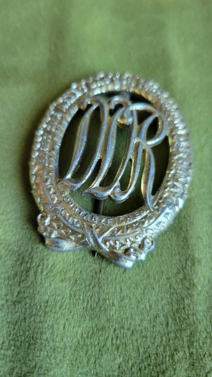 嘉宝良覃世界勋赏第22期拍卖 东德银级体能奖章