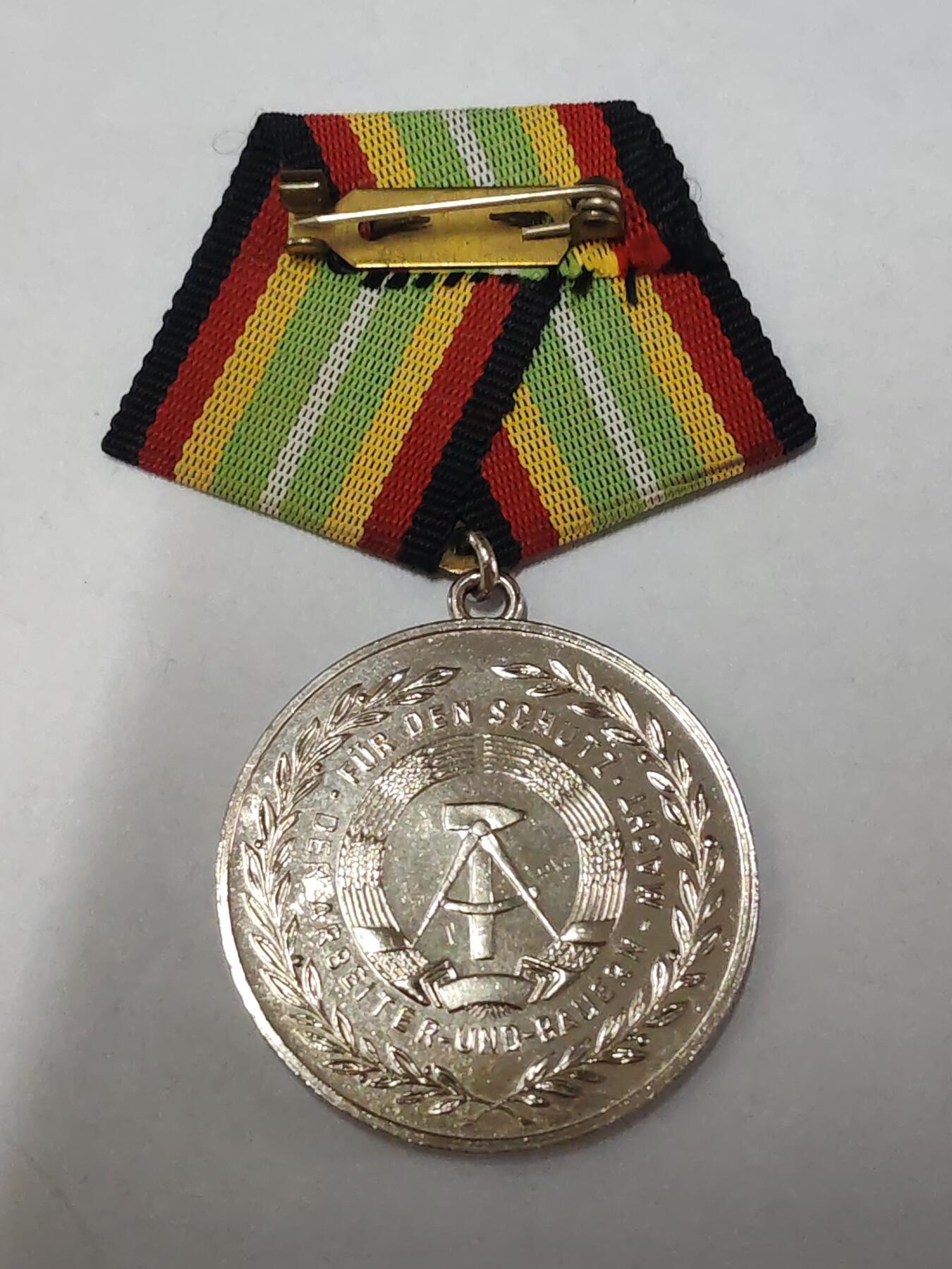 韵星假日拍卖第三十六期 -- Rimey Holidays Auction 36 民主德国银级人民军圆满服役奖章