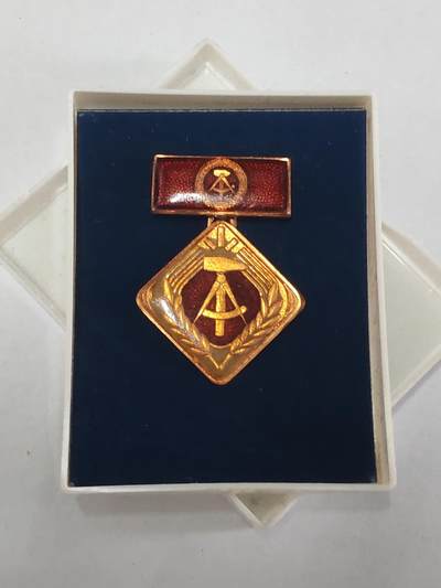 韵星假日拍卖第三十六期 -- Rimey Holidays Auction 36 - 民主德国个人劳动荣誉奖章带原盒