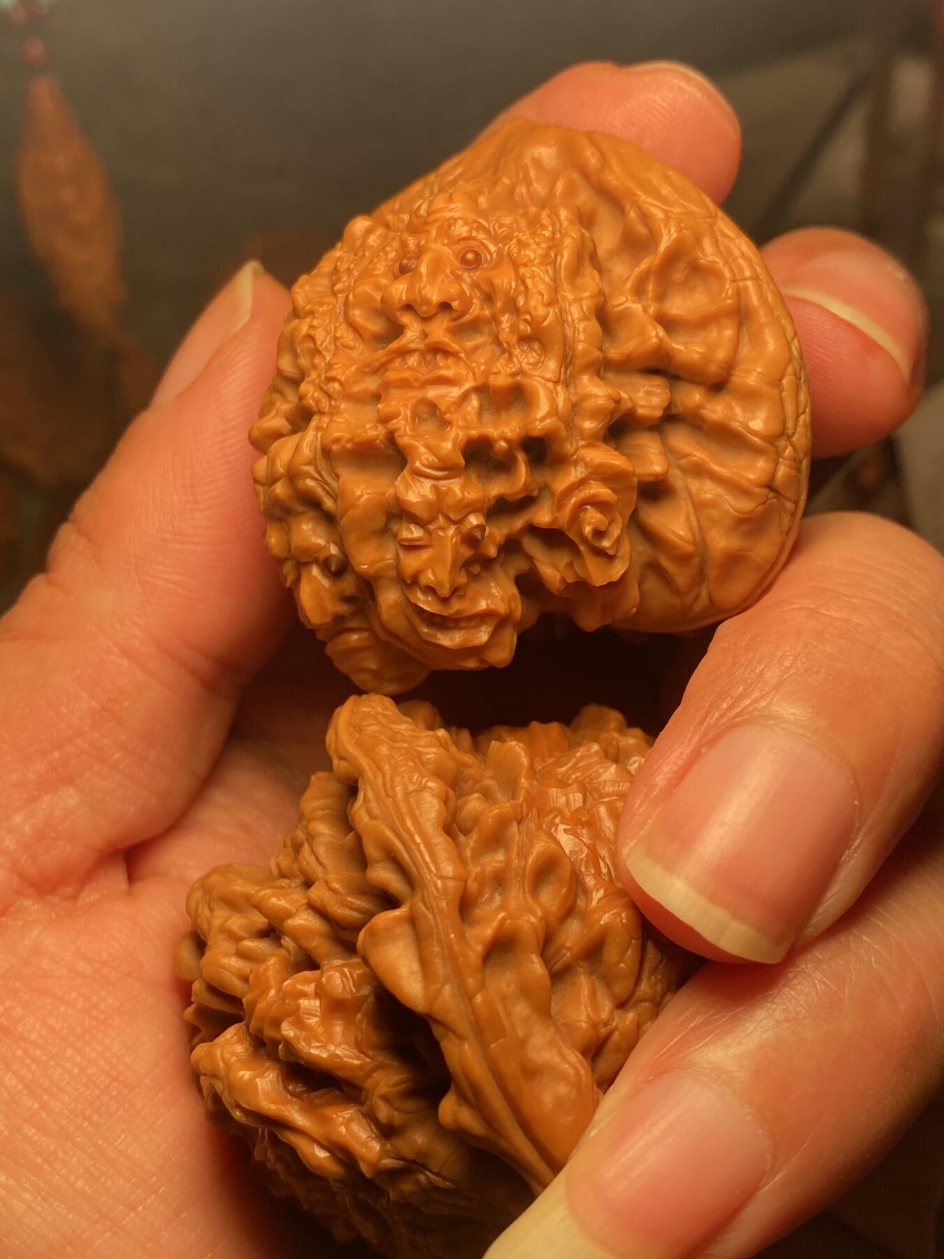 苏工名家王红秋个人作品展示 福利苏工核雕，纯手工核桃雕刻十八罗汉尊者一对个性十足，四面满工，等待有缘人，市场无同款，尺寸5。05喜欢的来