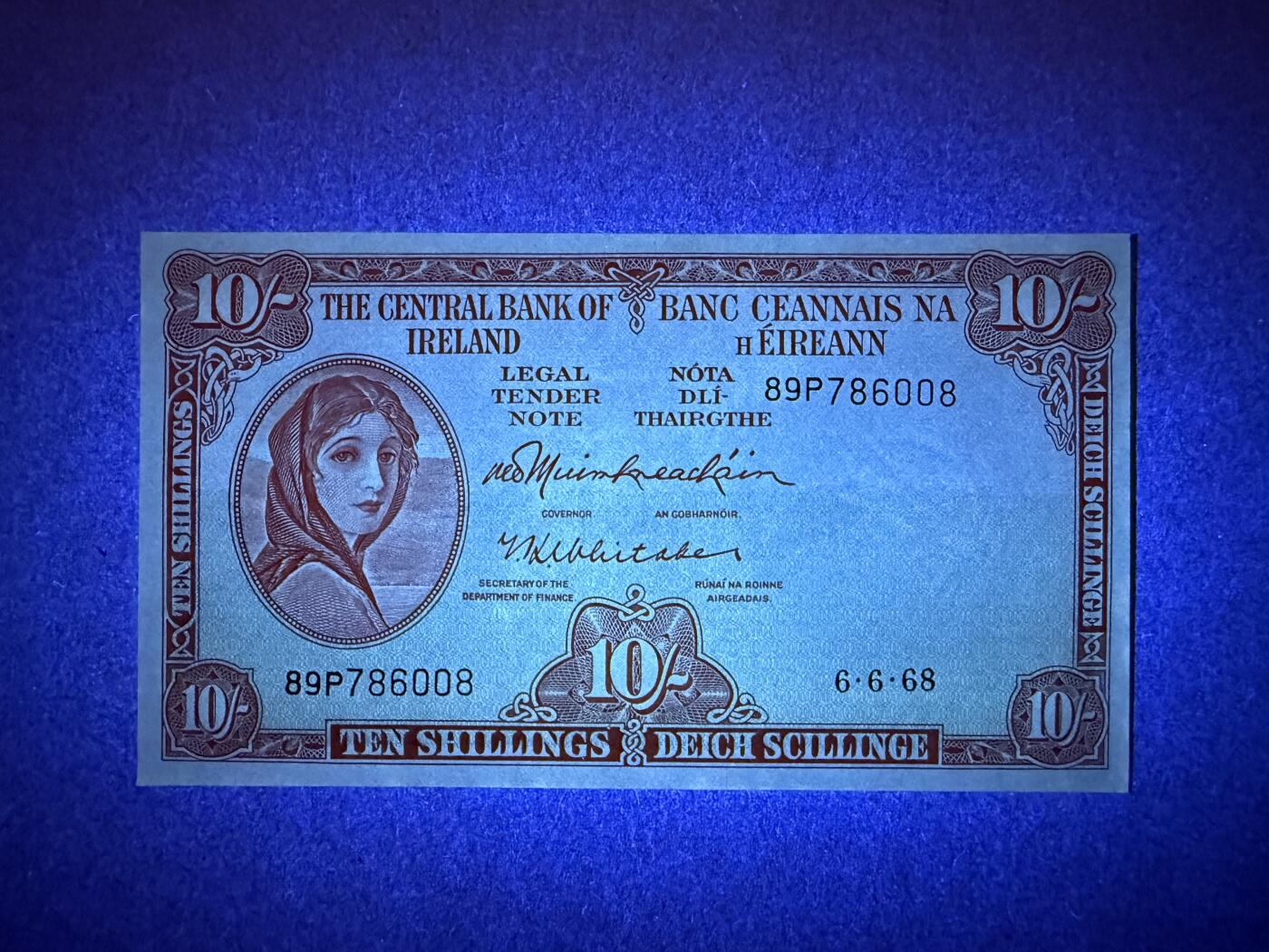 《艾美收藏》第228期-1.11周日外币精品 爱尔兰10先令 UNC 1968年 A序列 边缘轻微黄 无4尾8