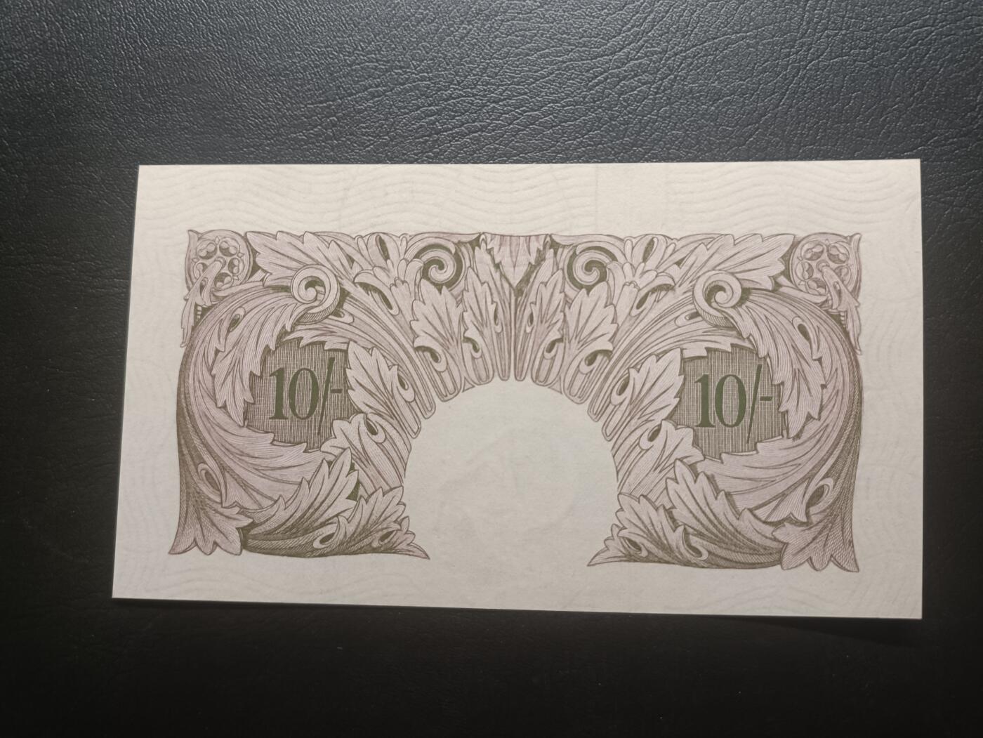 2026一月第二期，总212期 英格兰战时A序列10先令UNC-，有别于战前战后普通的红色版本用紫色印刷