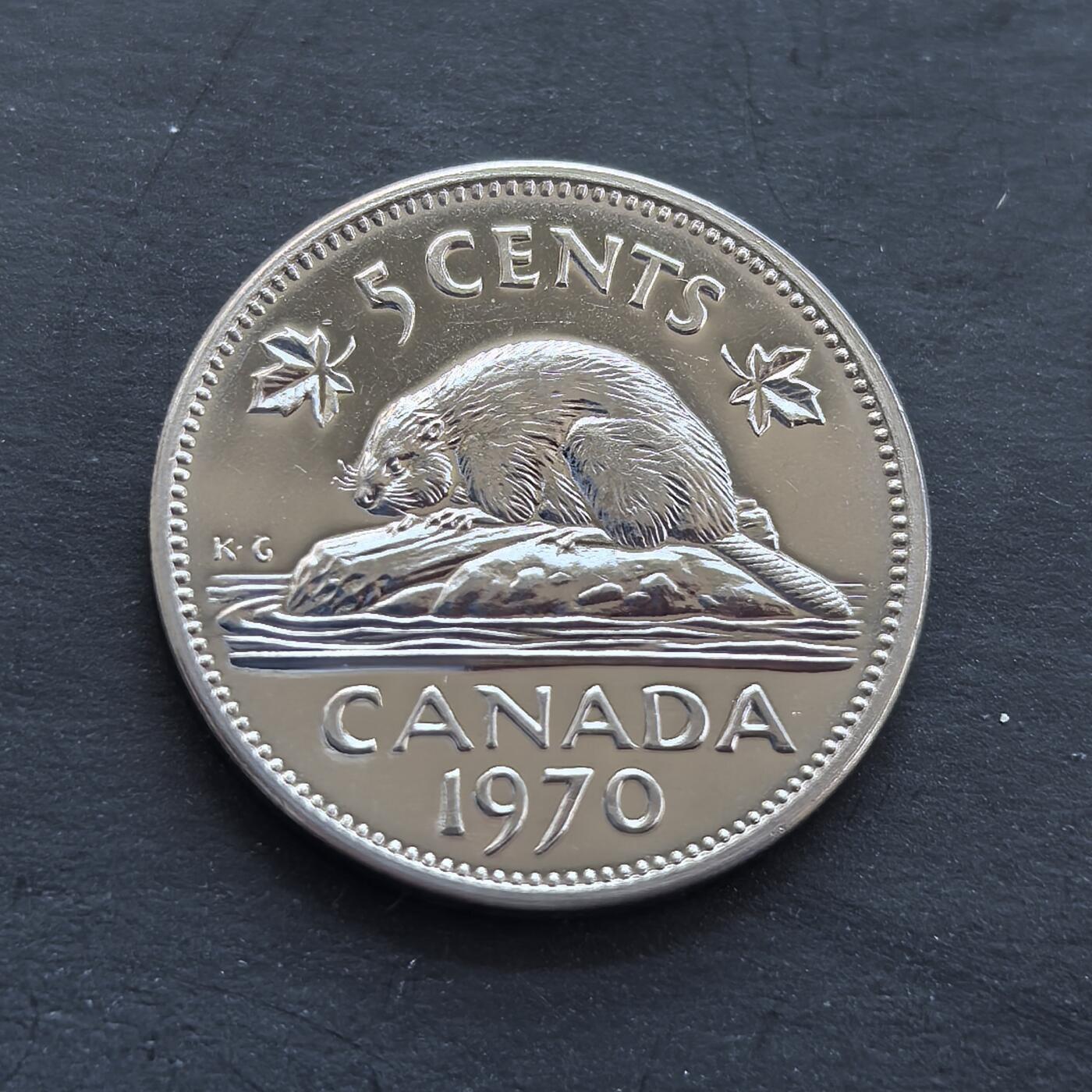 外国优质银币非洲美洲币，周六九点倒数截拍，满百包邮，持续收拍 加拿大1970 年 5 分精制币，正面是伊丽莎白二世像，背面绘国兽海狸（配枫叶元素），币面工艺细腻，题材具加拿大本土标识性，兼具流通纪念与收藏价值。