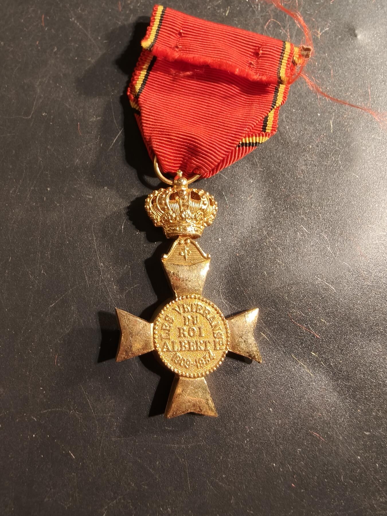 老王徽章第175期 比利时阿尔贝一世一战老兵协会十字奖章