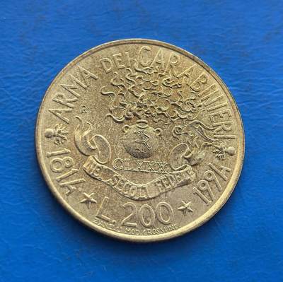 外国优质银币非洲美洲币，周六九点倒数截拍，满百包邮，持续收拍 - 意大利 1994年200 里拉纪念币，正面印意大利女神像，背面展宪兵部队徽章（181 年纪念），金属币兼具国家符号与军事机构纪念意义，收藏主题鲜明。