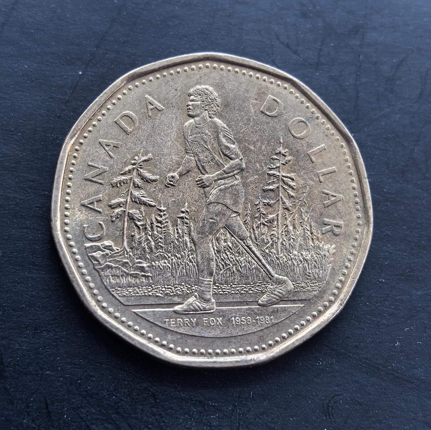 外国优质银币非洲美洲币，周六九点倒数截拍，满百包邮，持续收拍 加拿大 2005 年特里・福克斯 1 元纪念币，正面绘抗癌义跑者福克斯的形象，背面是伊丽莎白二世像，纪念其抗癌精神，题材具人文意义，是加拿大经典纪念流通币。