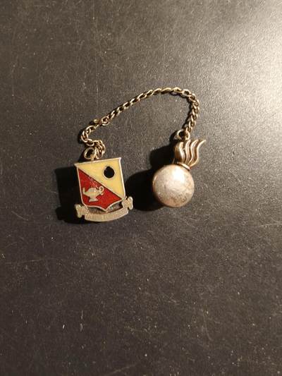 老王徽章第175期 - 美国陆军第104骑兵团第1营链章     二战时期横针版