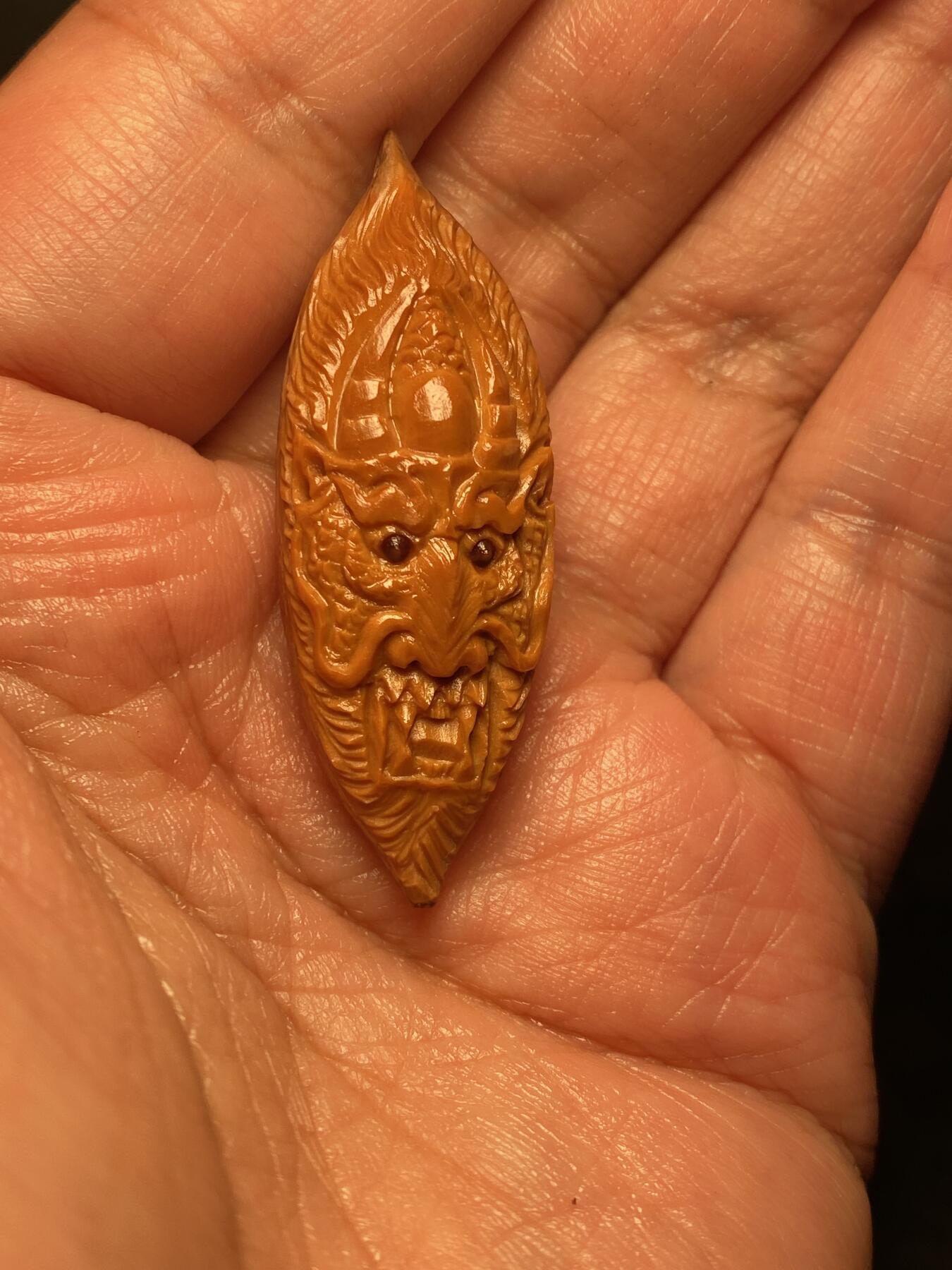 苏工名家王红秋个人作品展示 苏工核雕纯手工雕刻，超长二花瑞龙单籽，个性十足，市场无同款，尺寸1。7x4.88喜欢的来