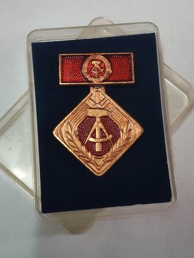 韵星假日拍卖第三十六期 -- Rimey Holidays Auction 36 - 民主德国个人劳动荣誉奖章带原盒