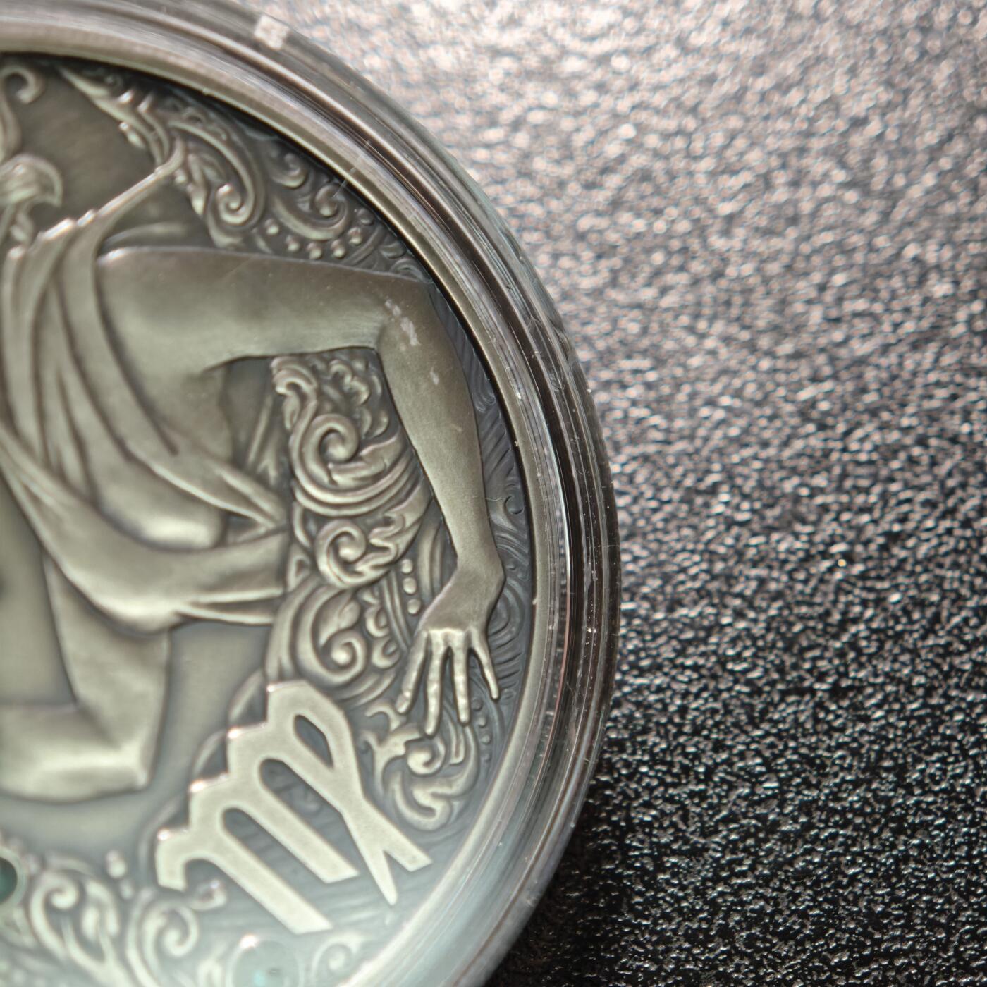 【德藏】世界币章拍卖第161期 2014年 白俄罗斯十二星座系列镶嵌施华洛世奇水晶20卢布仿古银币-处女座 直径38.61mm；重28.28g，925银，原盒，立陶宛代铸