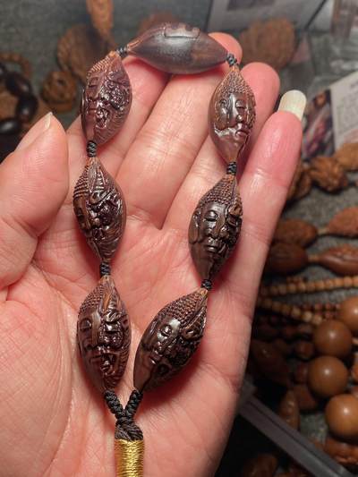 苏工名家王红秋个人作品展示 - 福利老苏工核雕，纯手工雕刻，紫核老款一念之间手串个性十足，等待有缘人，市场无同款，尺寸1。55x3。3喜欢的来呀