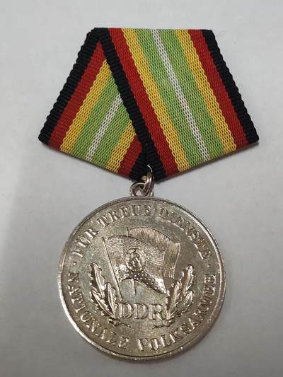 韵星假日拍卖第三十六期 -- Rimey Holidays Auction 36 - 民主德国银级人民军圆满服役奖章