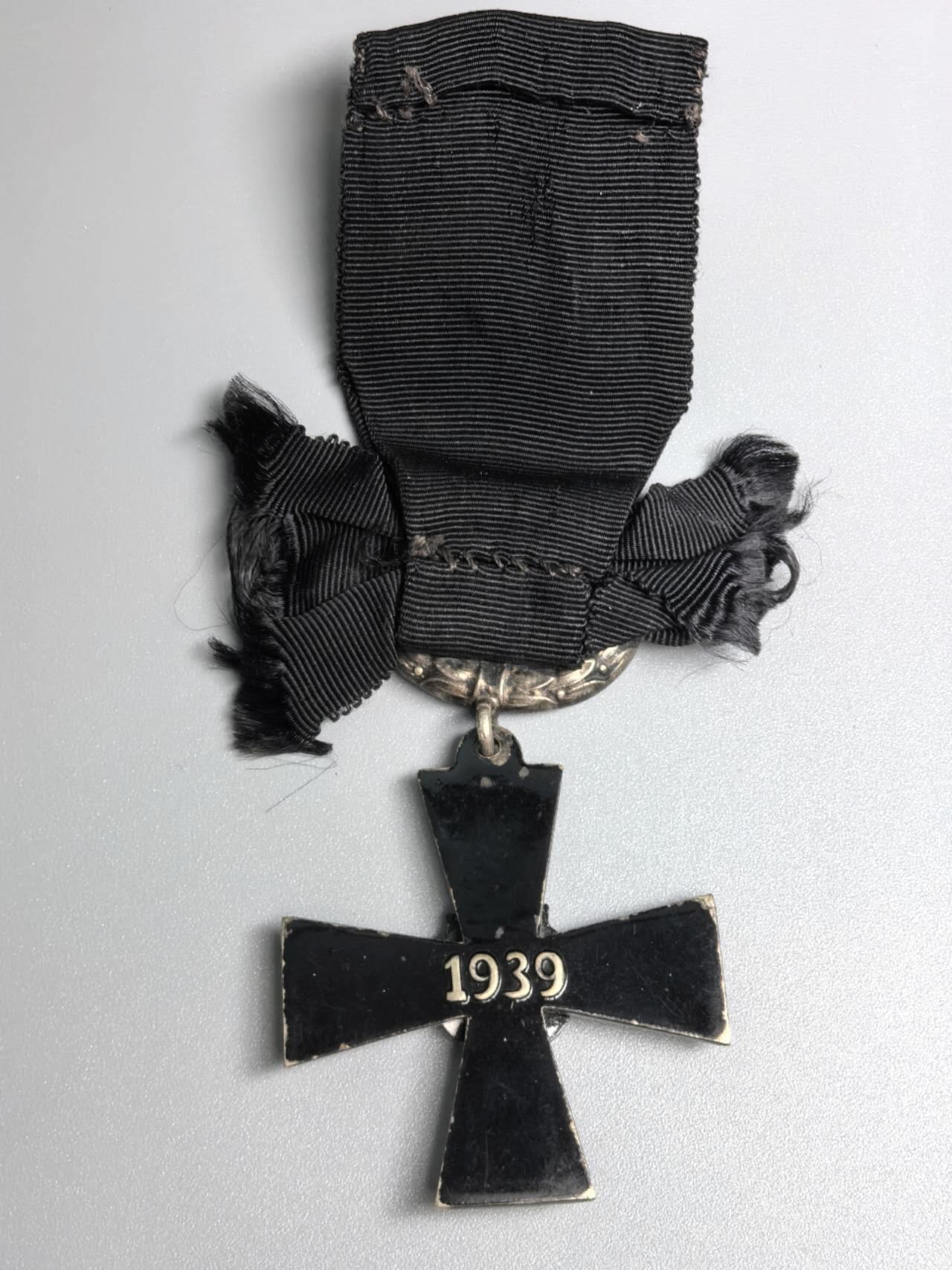 小驴勋章奖章收藏1月10日周六晚六点拍卖（珍爱和平，收藏战争，铭记历史，勿忘国耻，忠党爱国。有偿代拍，送拍规则在简介最后，参拍须阅读规则后再参拍，关系到运费包装发货时效真假辨别等关键信息，拍卖时不再发原图，看大图店主微信码在拍卖店铺介绍里）