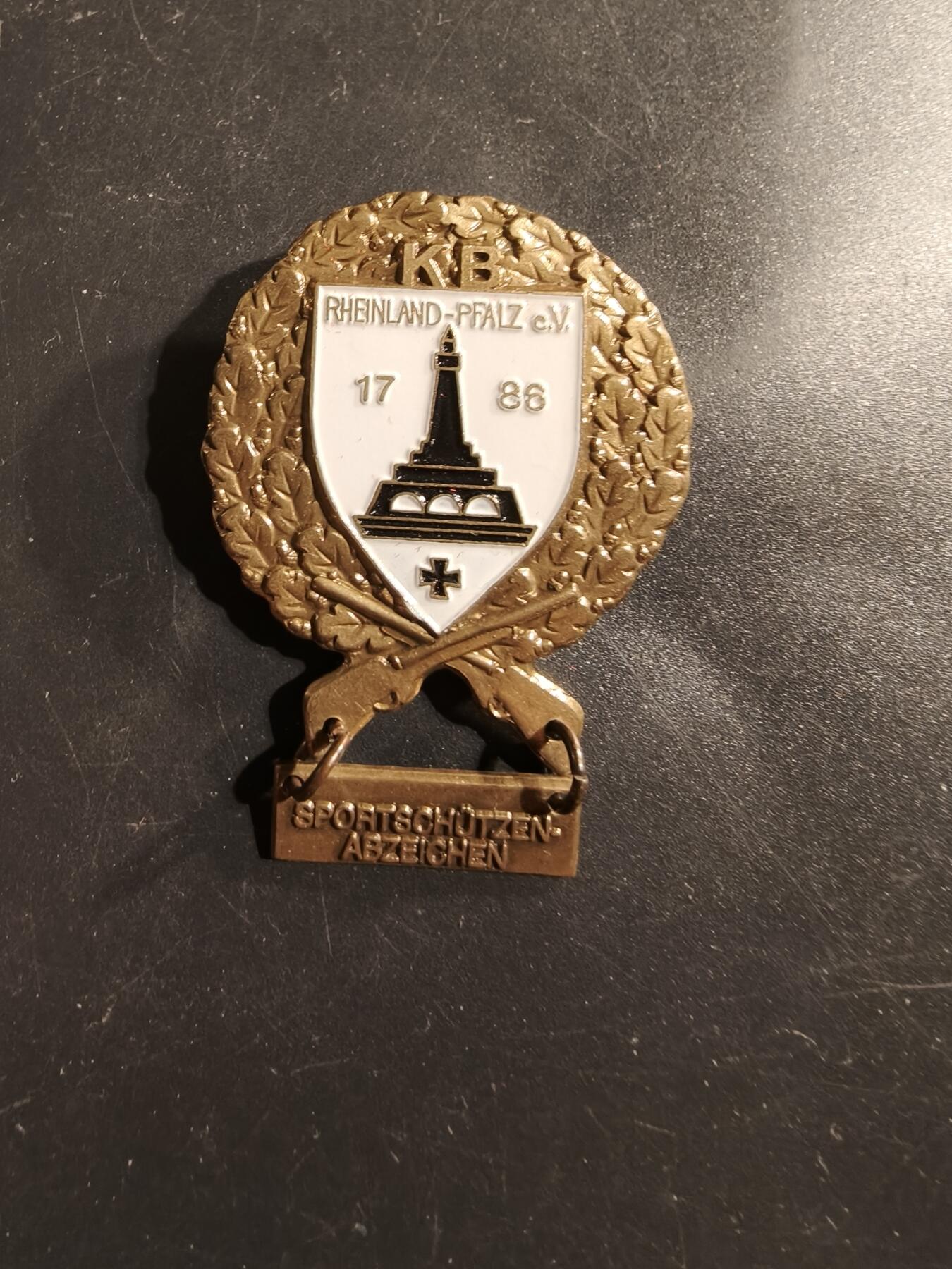 老王徽章第175期 德国莱茵-普法尔茨州基夫霍伊泽老兵协会射击技能证章