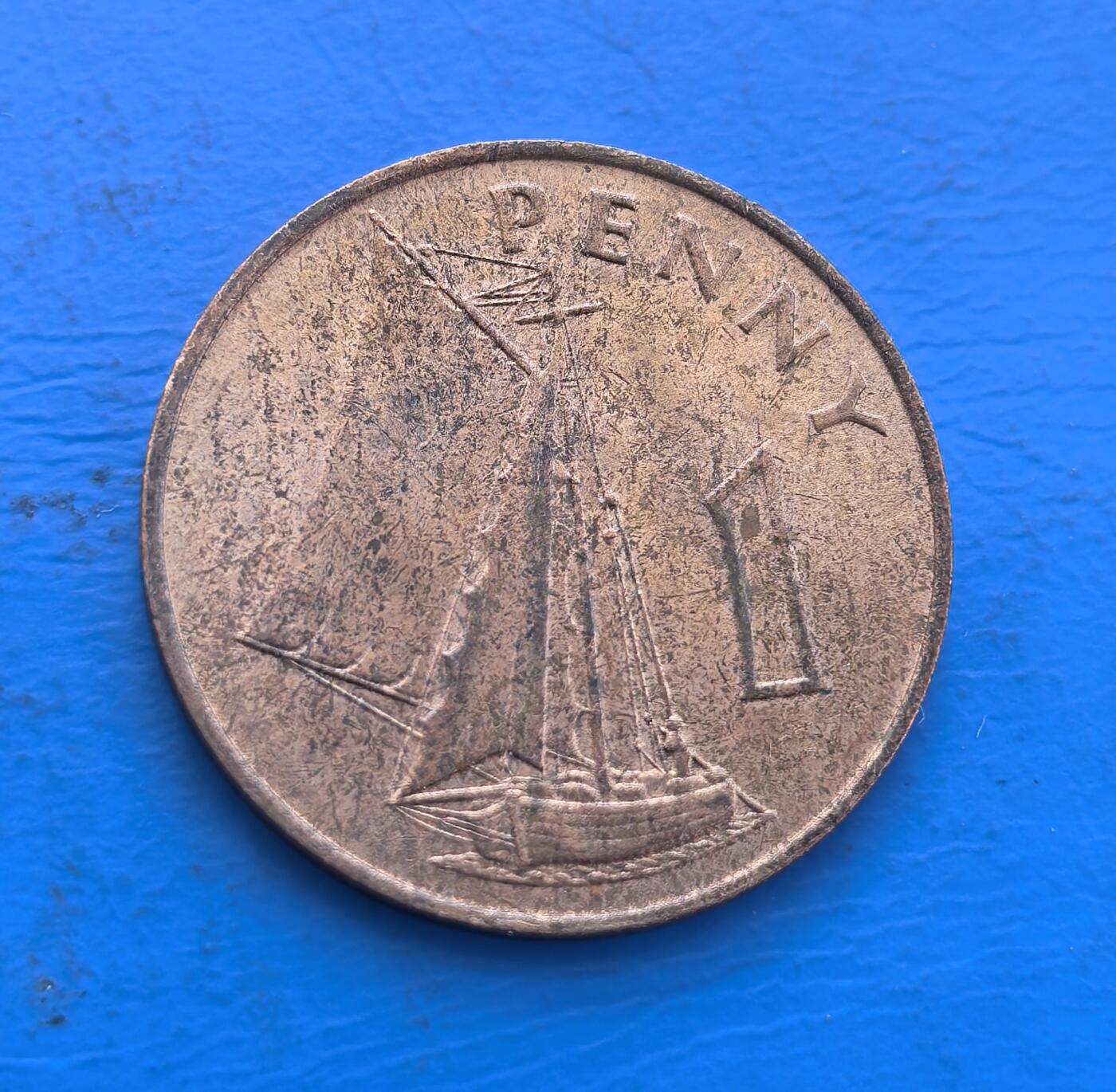 外国优质银币非洲美洲币，周六九点倒数截拍，满百包邮，持续收拍 冈比亚  1966 年1 便士，正面是英女王像（英联邦标识），背面绘帆船（冈比亚航运符号），属该国独立初期英属货币，风格融合殖民与本土航运元素，是西非英殖币收藏品类。