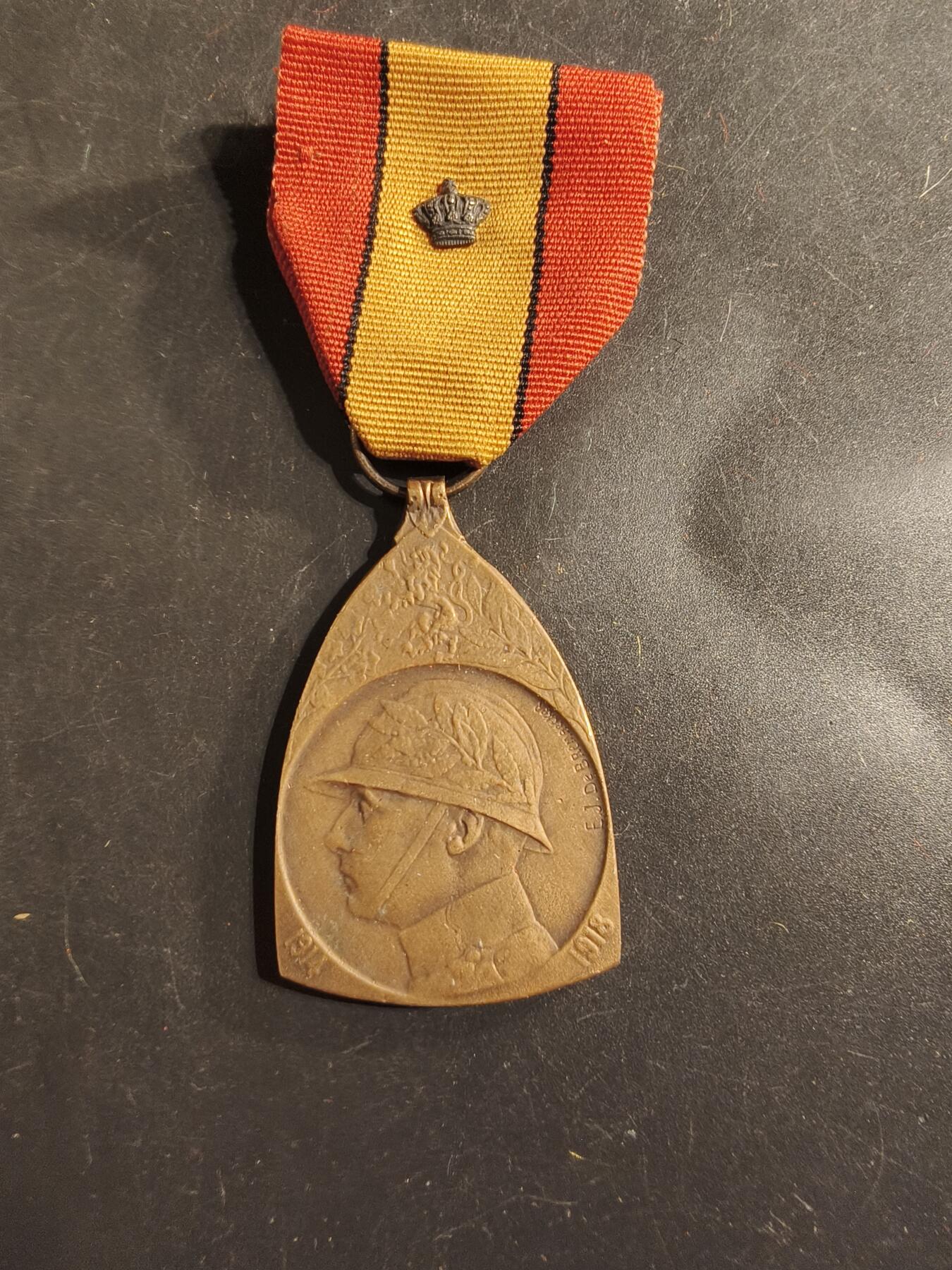 老王徽章第175期 比利时一战纪念章     王冠勋饰