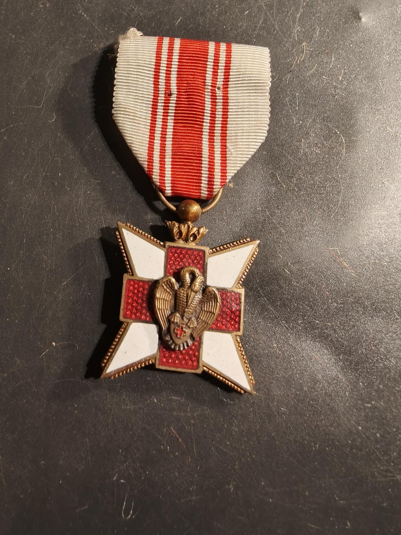 老王徽章第175期 比利时红十字会无偿献血纪念章  