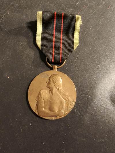 老王徽章第175期 - 比利时二战武装抵抗奖章      该奖章旨在表彰在第二次世界大战期间参与比利时抵抗运动的人员