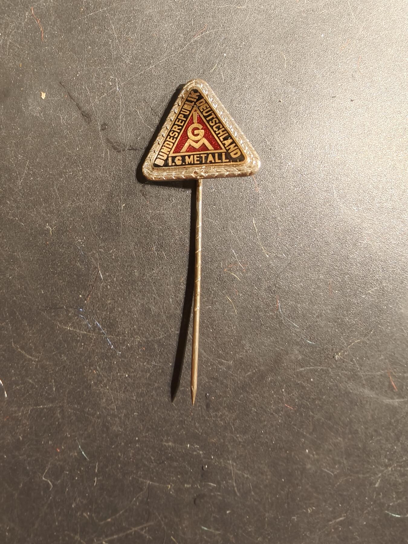 老王徽章第175期 德国金属工业协会针插