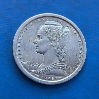 外国优质银币非洲美洲币，周六九点倒数截拍，满百包邮，持续收拍 - 法属喀麦隆1948 年 1 法郎，正面是法兰西共和国象征形象，背面绘羚羊（喀麦隆本土动物），属法殖时期西非货币，风格融合殖民与本土元素，具历史货币收藏价值。