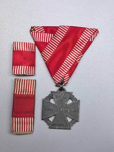 小驴勋章奖章收藏1月10日周六晚六点拍卖（珍爱和平，收藏战争，铭记历史，勿忘国耻，忠党爱国。有偿代拍，送拍规则在简介最后，参拍须阅读规则后再参拍，关系到运费包装发货时效真假辨别等关键信息，拍卖时不再发原图，看大图店主微信码在拍卖店铺介绍里） - 奥匈帝国卡尔军团功绩十字奖章，带单略和扣略