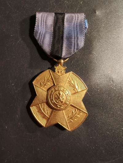 老王徽章第175期 - 比利时金级利奥波德二世奖章    早期单法语版